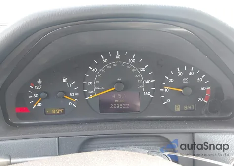 2001 Mercedes-Benz E 320 из США, поврежденный, VIN WDBJF65JX1B206079